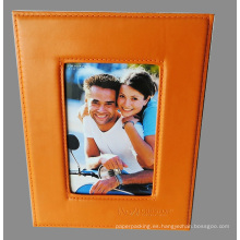 Marco de cuero anaranjado personalizado de la foto con el logotipo grabado en relieve